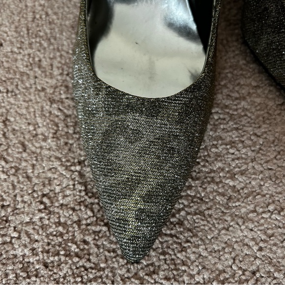 Guess Platinum and Gold Cheetah Glitter Pumps - Picture 2 of 5